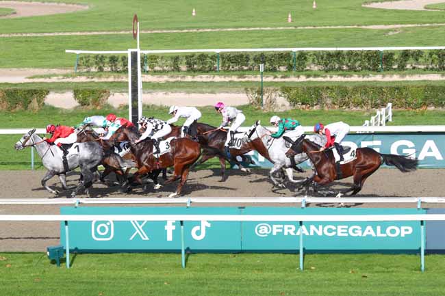 Photo d'arrivée de la course pmu PRIX DU CHENET à DEAUVILLE le Mardi 27 octobre 2026