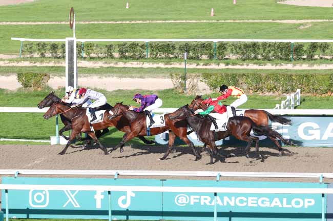 Photo d'arrivée de la course pmu PRIX D'AUBIGNY à DEAUVILLE le Mardi 27 octobre 2026