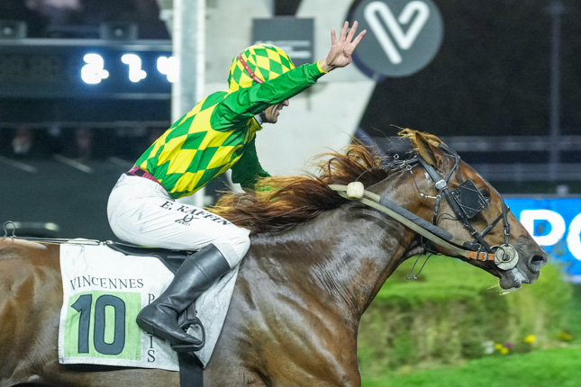 Photo d'arrivée de la course pmu PRIX DE LOUDUN à PARIS-VINCENNES le Mardi 27 octobre 2026