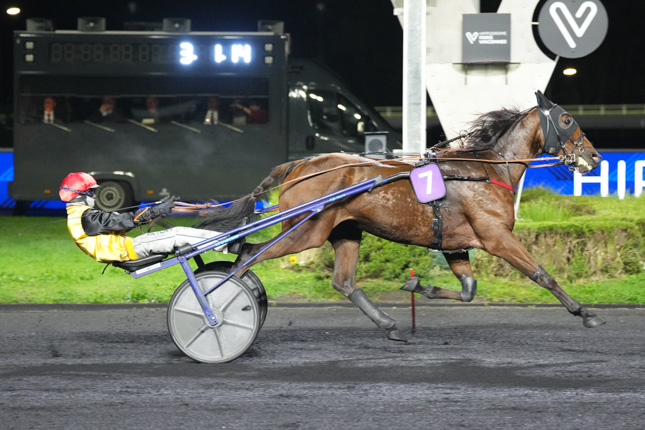 Photo d'arrivée de la course pmu PRIX ARIADNE à PARIS-VINCENNES le Mardi 27 octobre 2026