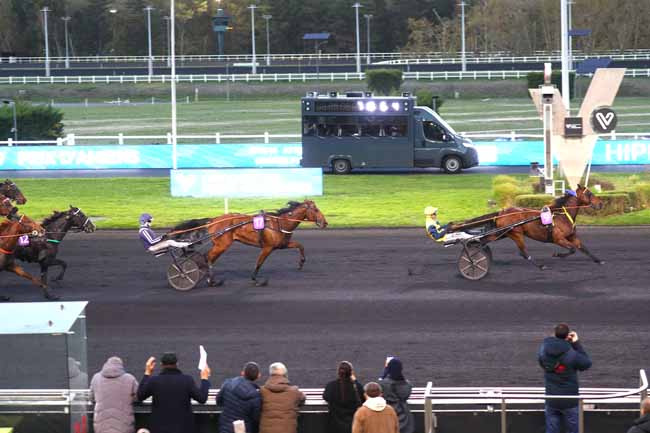 Photo d'arrivée de la course pmu PRIX D'AMIENS à PARIS-VINCENNES le Jeudi 29 octobre 2026