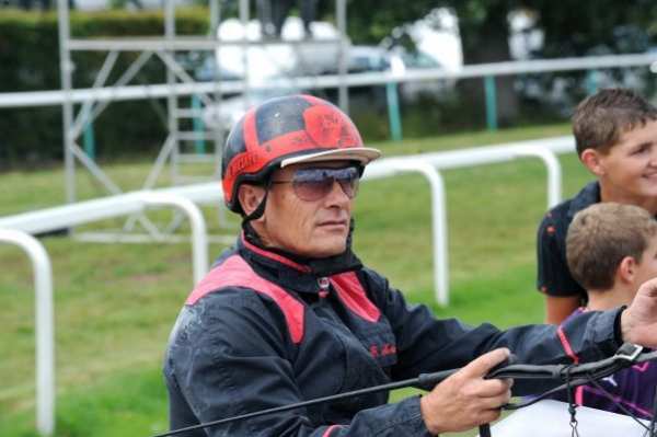 La photo de Metayer Regis  hippodrome de Paris-Vincennes, Prix de France 2011,  quinté+ prix de Cornulier, ready cash,  quinté plus nocturne, quinté+, quinté plus, pronostic p