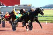 Fot. Gamay De L'iton Finish Quinté + Pmu Czternasty etap Grand National du Trot w Rouen-Maquinchy