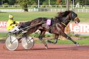 La photo de Jacomo Bello arrivée PMU Prix de La Tour Montparnasse à Enghien