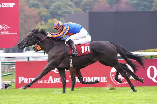 La photo de Camille Pissarro arrivée pmu Prix Jean-Luc Lagardère (Gr.1) à Paris Longchamp