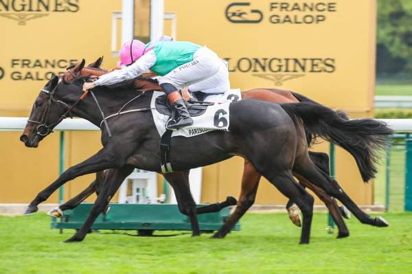 La photo de Maintain arrivée pmu Prix de La Chapelle à Longchamp