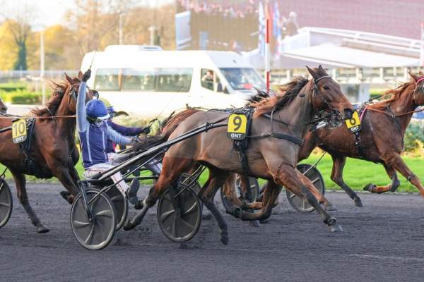 La photo de Jingle Du Pont Arrivée Quinté+ Pmu Finale Du GNT à PARIS-VINCENNES