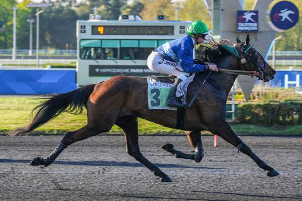 La photo de Katinka Aimef arrivée pmu Prix de Beaumanoir à Paris-Vincennes