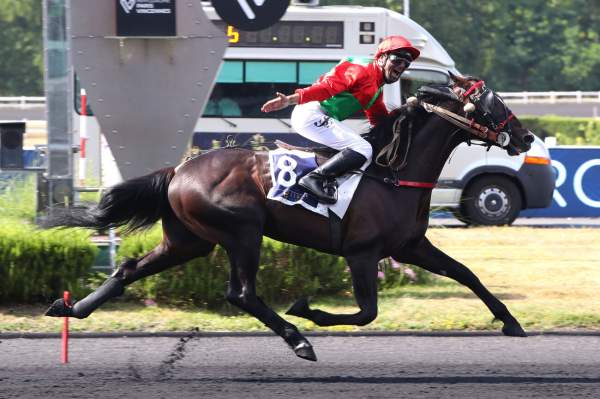 La photo de L'ecrin D'or arrivée pmu Prix du Président de la République (Gr.I) à Vincennes