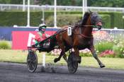 La photo de Kara De Pierrepont arrivée pmu Prix du Mans à Vincennes