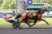 La photo de Koctel Du Dain arrivée Quinté+ pmu Prix Albert Demarcq à Enghien-Soisy