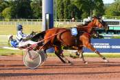 La photo de Korona Deladou arrivée Quinté+ Prix Serge Chavatte à Enghien-Soisy