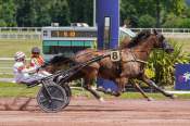 La photo de Golosso De Bry arrivée pmu Prix de la Porte de Sèvres à Enghien-Soisy