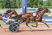 La photo de Mat Manathis arrivée pmu Prix Henri Cravoisier (Gr.III) à Enghien-Soisy