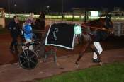 La photo de Neo De Joudes arrivée pmu Prix Cyrano II à Enghien -Soisy