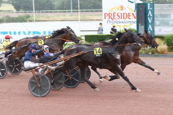 La photo de Kanto Avis Arrivée Quinté+ Pmu Grand National Du Trot à Laval