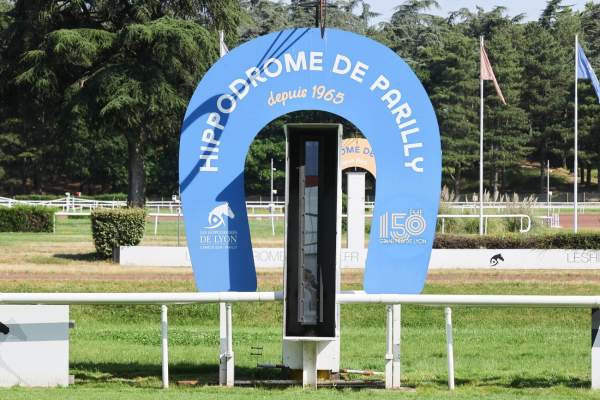 La photo de Poteau d'arrivée Hippodrome De Lyon-Parilly