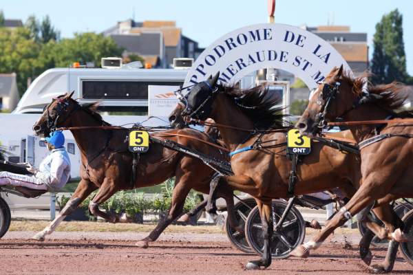 La photo de Katchi Quick Arrivée Quinté+ Pmu Grand National du Trot - Ville de St-Malo