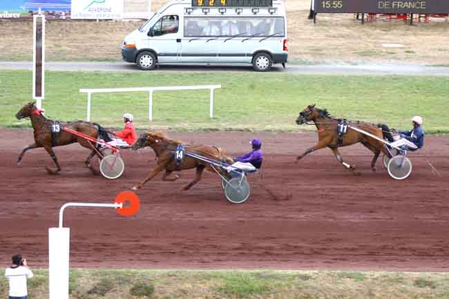 Arrivée quinté pmu PRIX DES VANS THEAULT (PRIX L'ILE DE FRANCE) à VICHY