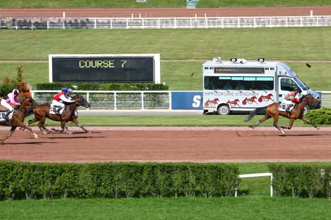 Arrivée quinté pmu PRIX DE LA PLACE D'IENA à ENGHIEN