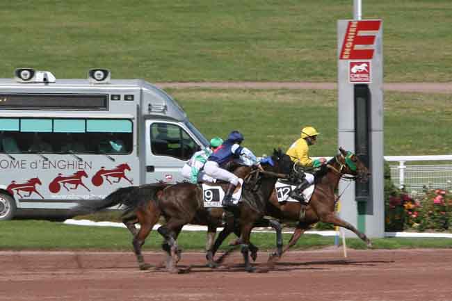Arrivée quinté pmu PRIX DE LA PLACE DES FETES à ENGHIEN