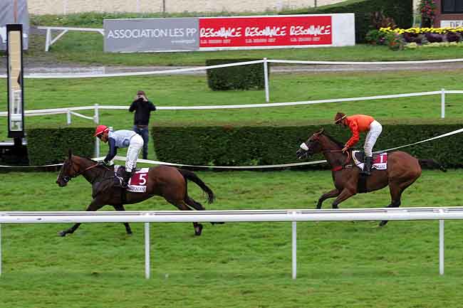 Arrivée quinté pmu PRIX LOISON TRAITEUR (PRIX DES TILLEULS) à CLAIREFONTAINE