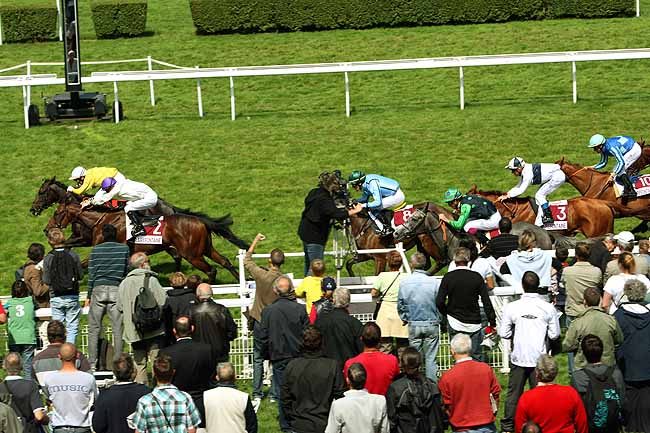 Arrivée quinté pmu PRIX CLUB MARMARA NARJESS DJERBA (PRIX DES POMMIERS) à CLAIREFONTAINE