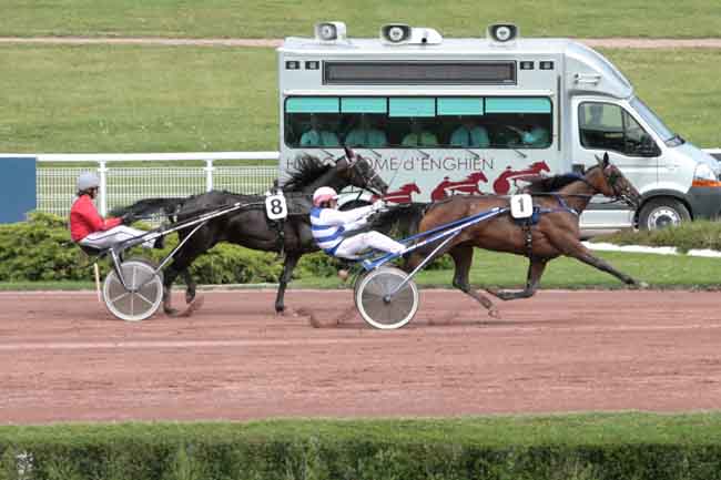 Arrivée quinté pmu PRIX DE LA PORTE DE VERSAILLES à ENGHIEN