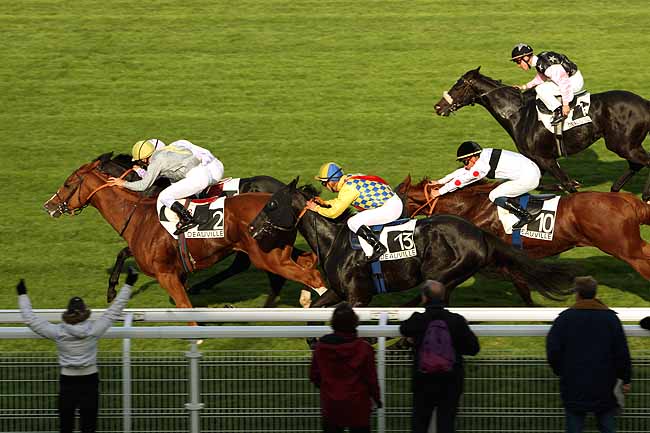 Arrivée quinté pmu PRIX DE LA FORET DE LYONS à DEAUVILLE