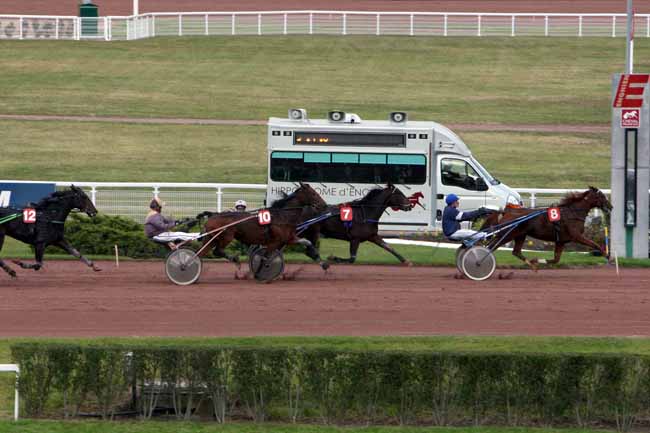 Arrivée quinté pmu PRIX DE CHAMPILLON à ENGHIEN