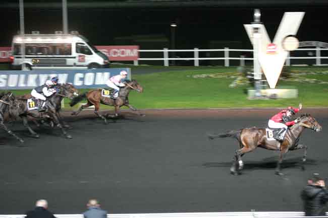 Arrivée quinté pmu PRIX D'HIESVILLE à PARIS-VINCENNES