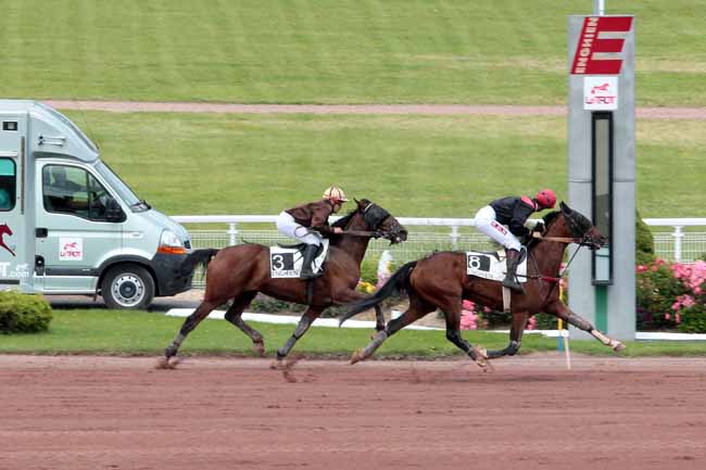 Arrivée quinté pmu PRIX DE LA PLACE DUPLEIX à ENGHIEN
