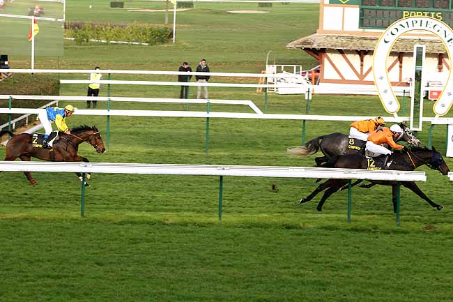 Arrivée quinté pmu GRAND STEEPLE-CHASE CROSS-COUNTRY DE COMPIEGNE à COMPIEGNE