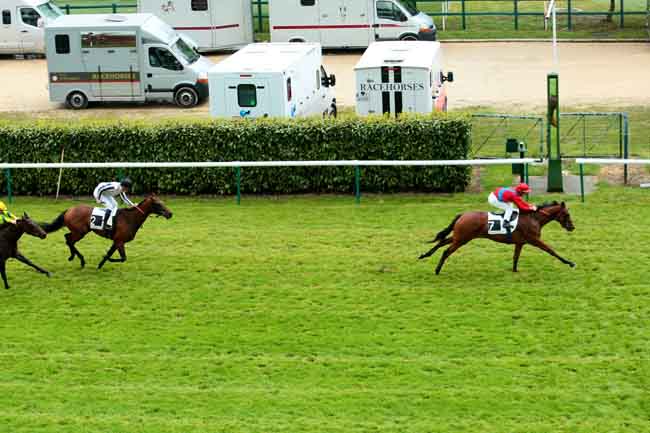 Arrivée quinté pmu PRIX DE LA VALROY à CHANTILLY