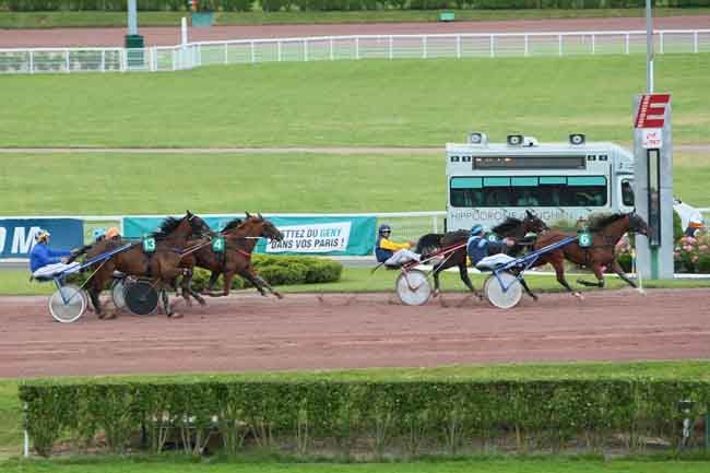 Arrivée quinté pmu PRIX DU PARC MONCEAU à ENGHIEN