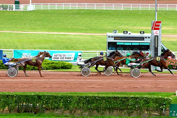 Arrivée quinté pmu PRIX DU PANTHEON à ENGHIEN