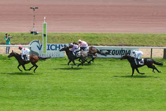 Arrivée quinté pmu PRIX DE NERIS-LES BAINS (PRIX DE LA CONFRERIE DE LA POMPE AUX GRATTONS) à VICHY