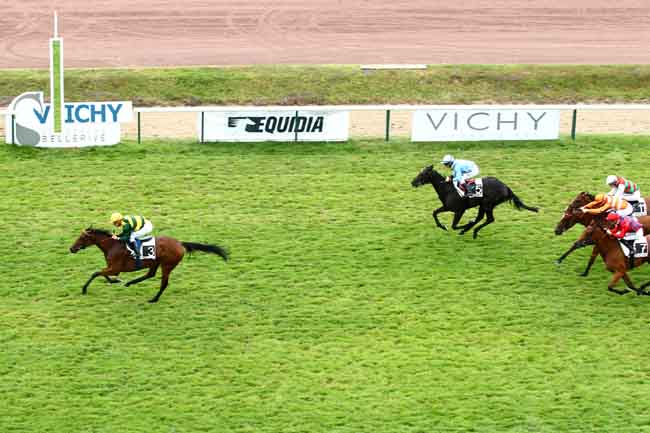 Arrivée quinté pmu PRIX DE MOLLES à VICHY