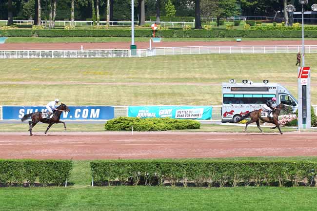 Arrivée quinté pmu PRIX DE LA PLACE D'IENA à ENGHIEN