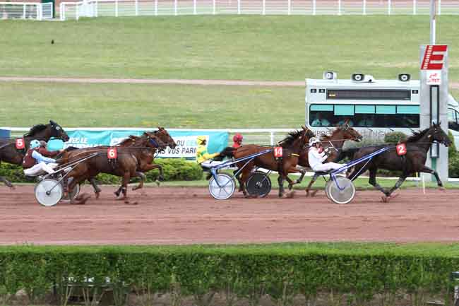 Arrivée quinté pmu PRIX DE LA PORTE BRUNET à ENGHIEN