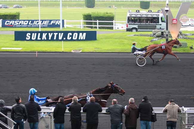 Arrivée quinté pmu PRIX DE COSSE-LE-VIVIEN à PARIS-VINCENNES