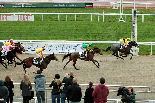 Arrivée quinté pmu PRIX DE LA CORNICHE FLEURIE à CAGNES-SUR-MER