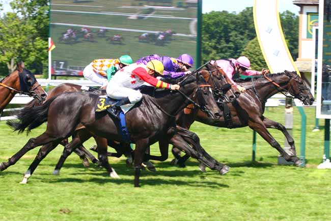 Arrivée quinté pmu PRIX D'OURSCAMPS à COMPIEGNE
