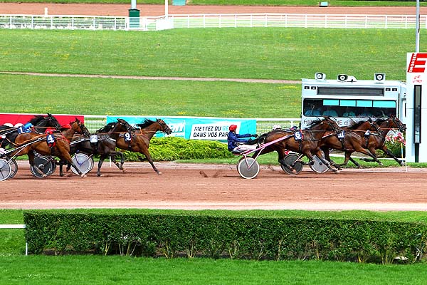 Arrivée quinté pmu PRIX DU PALAIS DE CHAILLOT à ENGHIEN