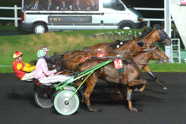Photo d'arrivée de la course pmu PRIX CYRENE à PARIS-VINCENNES le Vendredi 16 octobre 2015