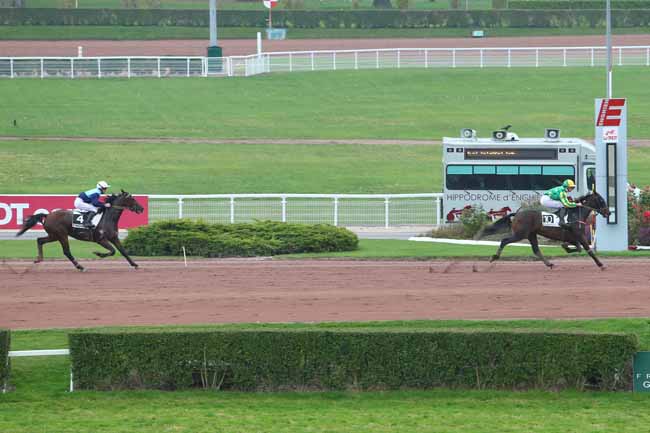 Photo d'arrivée de la course pmu PRIX DE BEZONS à ENGHIEN le Lundi 19 octobre 2015