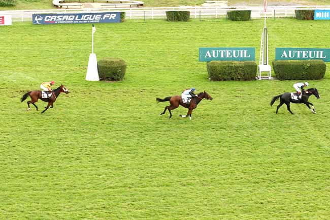 Photo d'arrivée de la course pmu PRIX MONCOURT à AUTEUIL le Jeudi 22 octobre 2015