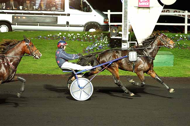 Photo d'arrivée de la course pmu PRIX GISELLA à PARIS-VINCENNES le Vendredi 23 octobre 2015