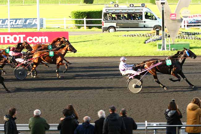 Photo d'arrivée de la course pmu PRIX DE MAURE-DE-BRETAGNE (GR B) à PARIS-VINCENNES le Mercredi 28 octobre 2015