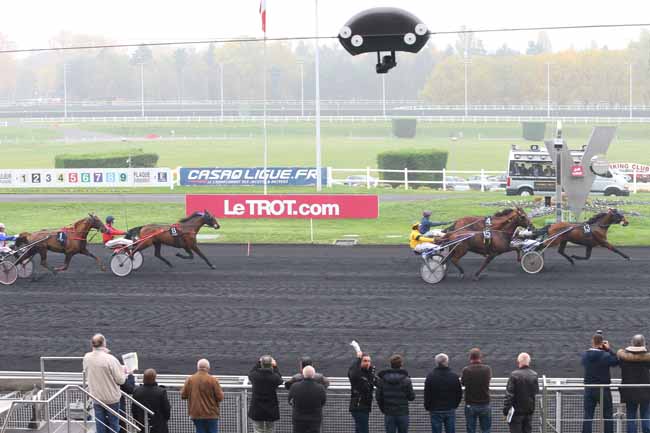 Photo d'arrivée de la course pmu PRIX DE LESPARRE à PARIS-VINCENNES le Lundi 2 novembre 2015